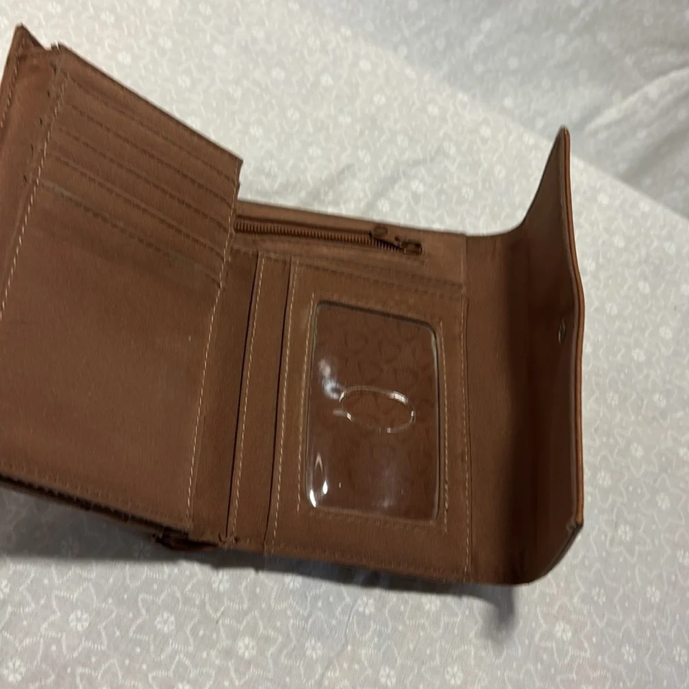 Liz Claiborne Trifold Wallet - Picture 8 of 13